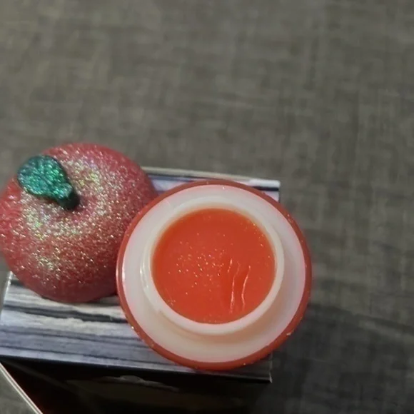 Snow White Lip Gloss - Picture 5 of 7